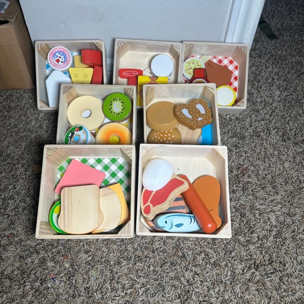 Melissa & Doug Wooden Food Lot